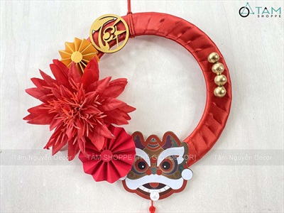 Vòng treo cửa Tết Hoa Cúc Râu ruy băng Đỏ Đầu Lân [Nhẹ - 3 Size] ĐK 16 - 30cm VTC-T-49